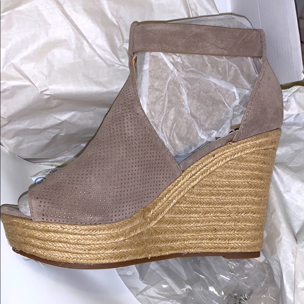 Marc Fisher wedges